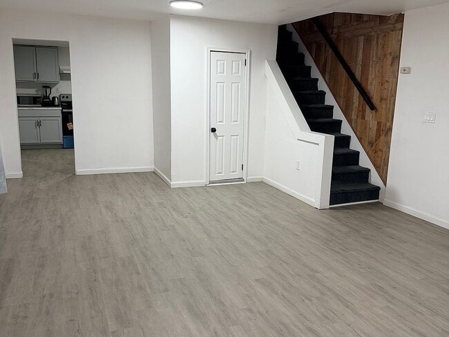 Building Photo - Move in ready