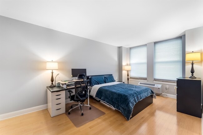 Building Photo - 10 Regent St