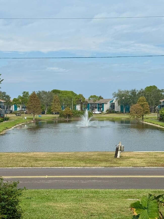 Building Photo - 775 N Village Dr