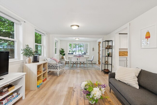 Building Photo - 111 Cottage Rd