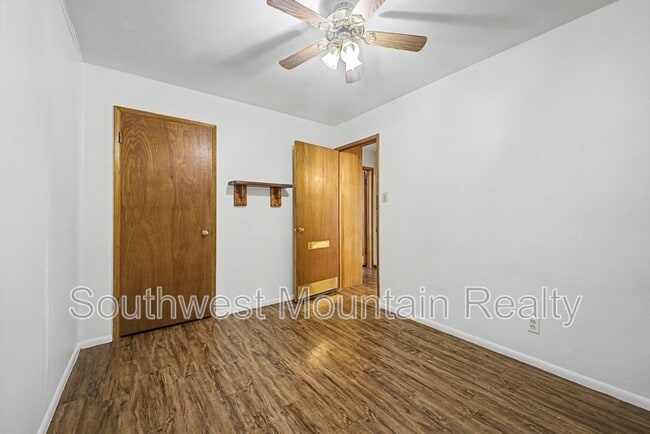 Building Photo - 560 S Grand Dr