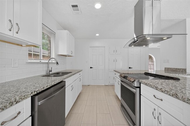 Building Photo - 7635 Dawnridge Dr