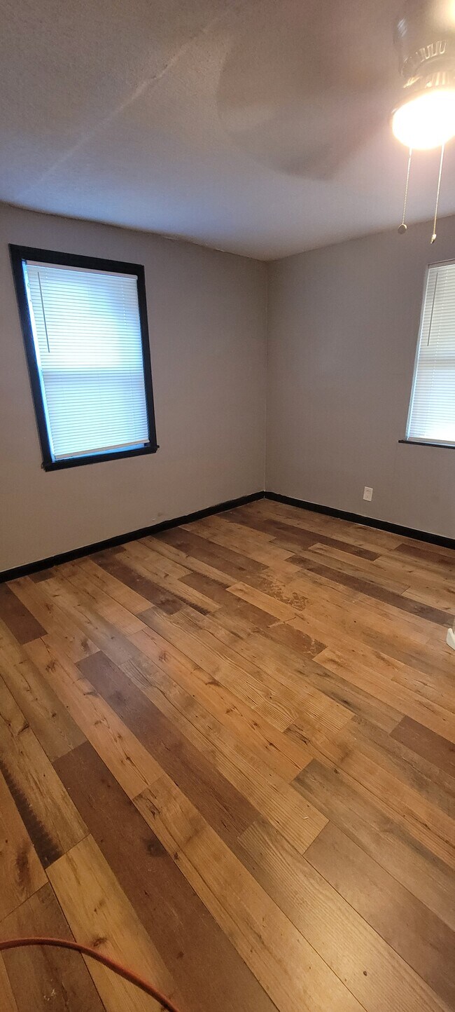 Building Photo - Ellis St