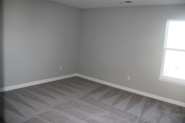 Building Photo - PKR Investments LLC(3715SWClaytonDR)