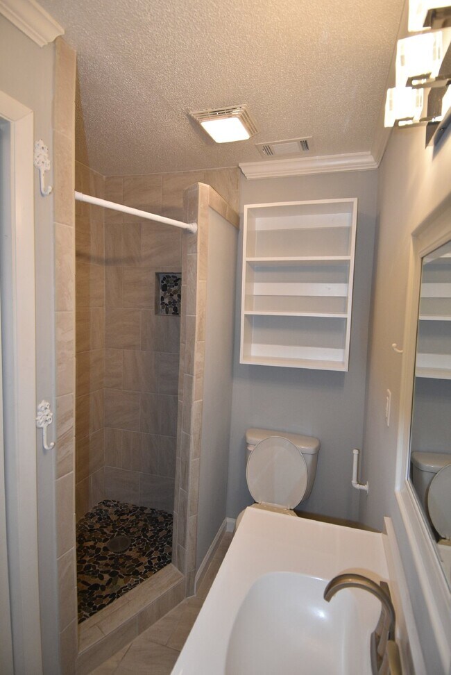 Building Photo - House for Rent