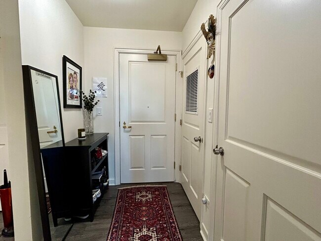 Building Photo - 1849 Green Bay Rd