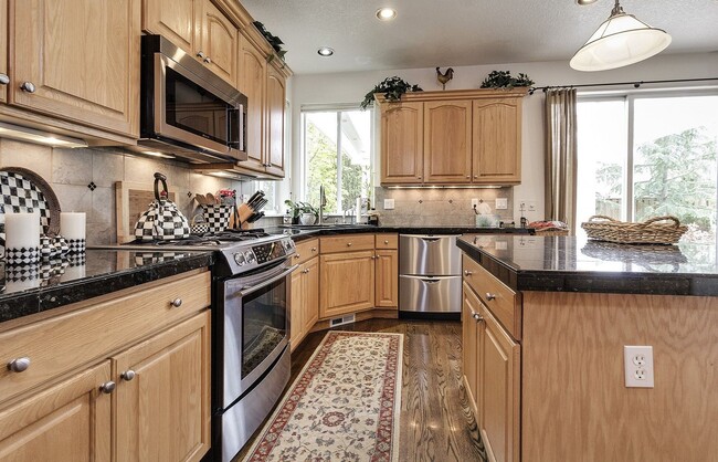 Building Photo - 16723 SW Rogue River Terrace