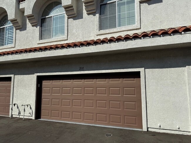 Building Photo - Beautiful Camarillo Townhome