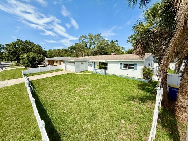 Building Photo - 1501 Carlos Ave