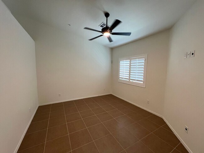 Building Photo - VERY NICE 3 BEDROOM IN DESERT SKY!