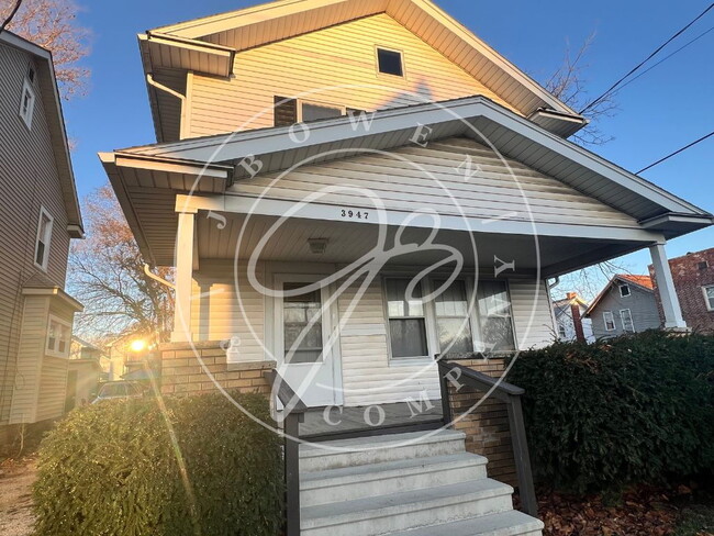 Primary Photo - 3-Bedroom Home in West Toledo with spaciou...