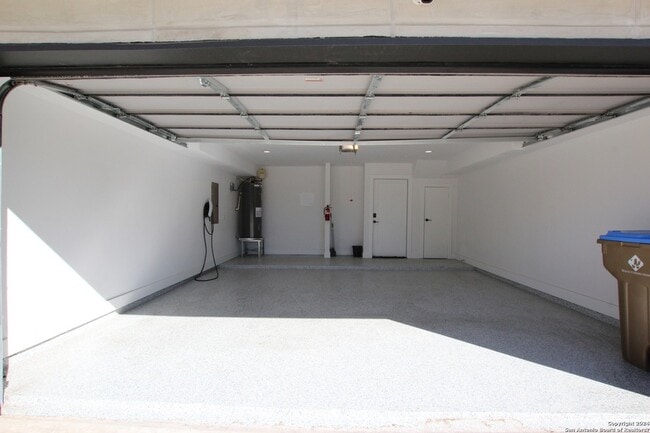 Building Photo - 203 Paschal St