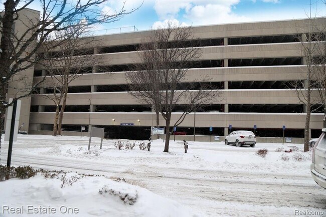 Building Photo - 1001 W Jefferson Ave