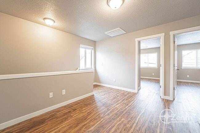 Building Photo - 5609 NE 74th Ct