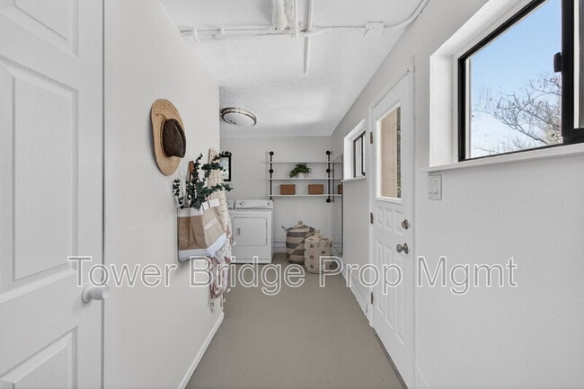 Building Photo - 3937 Orangewood Dr