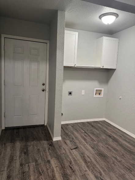 Building Photo - 1907 Nix St