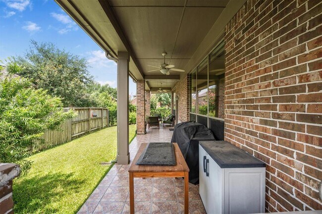 Building Photo - 18419 Willow Oak Bend Dr