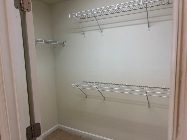 Building Photo - 130 Creekwood Tr