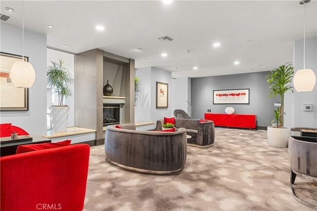 Building Photo - 400 W Ocean Blvd