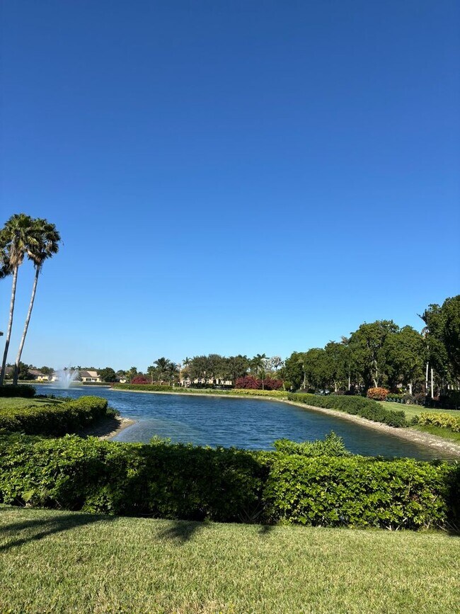 Building Photo - Beautiful 2/2 First-Floor Condo with Lake View in Homestead