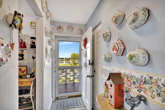 Building Photo - 2812 Garden Dr S
