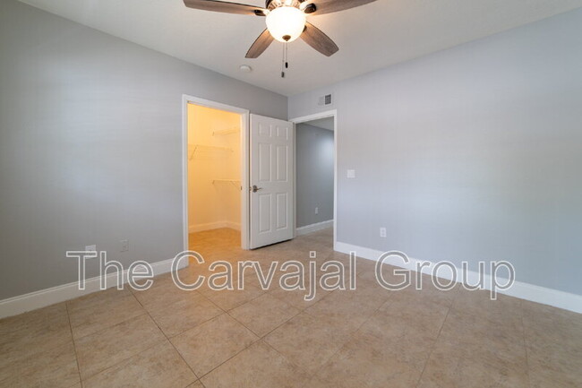 Building Photo - 725 Crest Pines Dr