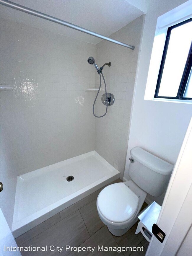 Building Photo - 2 br, 2 bath House - 2032 E Bermuda St. #107