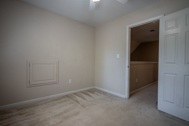 Building Photo - 119 Spring Lake Dr