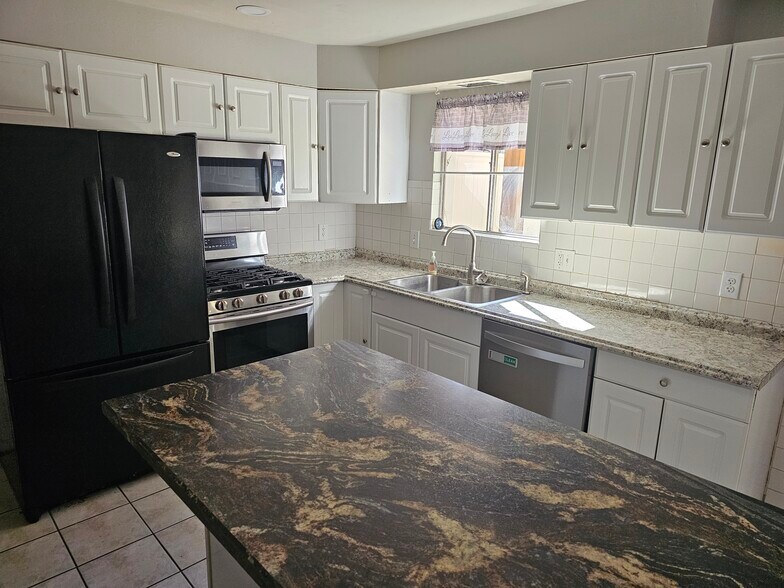 Building Photo - 3636 Reavis Barracks Rd