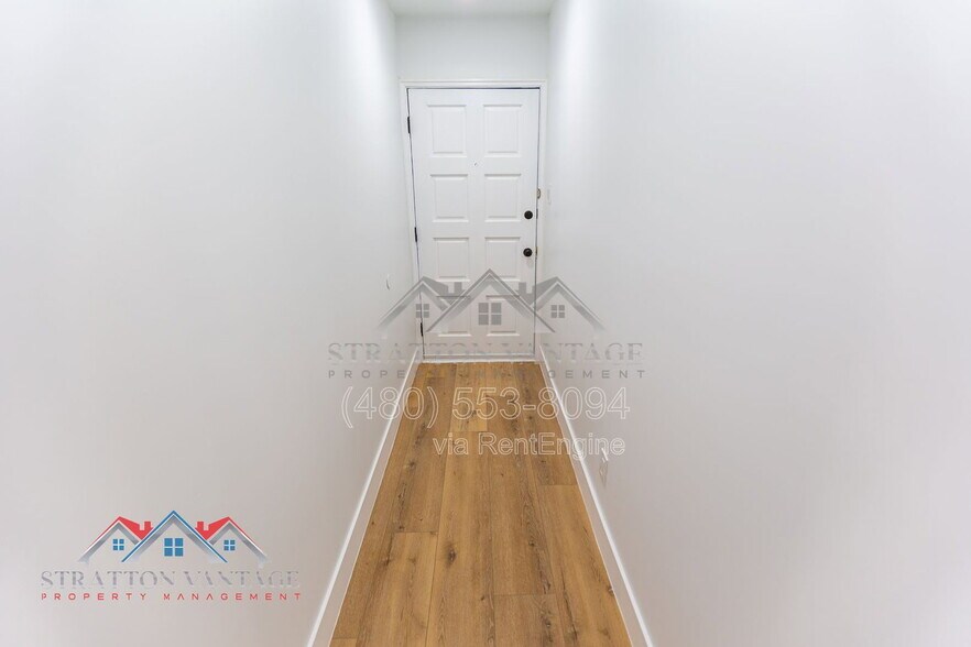 Building Photo - 4826 E Avalon Dr