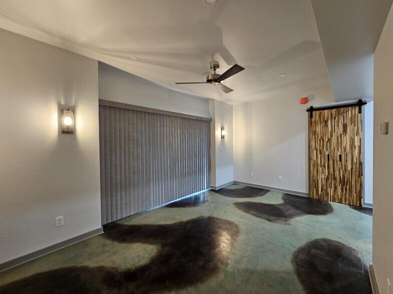 Building Photo - 3136 Hermina St