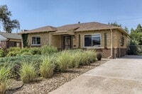Building Photo - Amazing 4BR, 2BTH in Denver!
