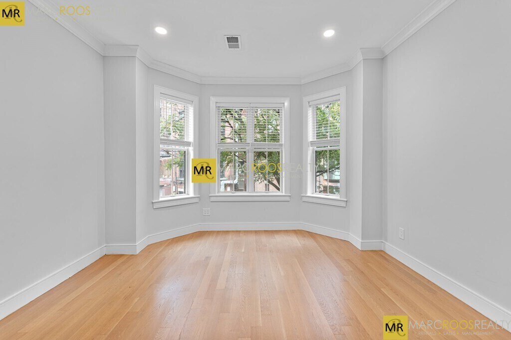 Building Photo - 535 Newbury St