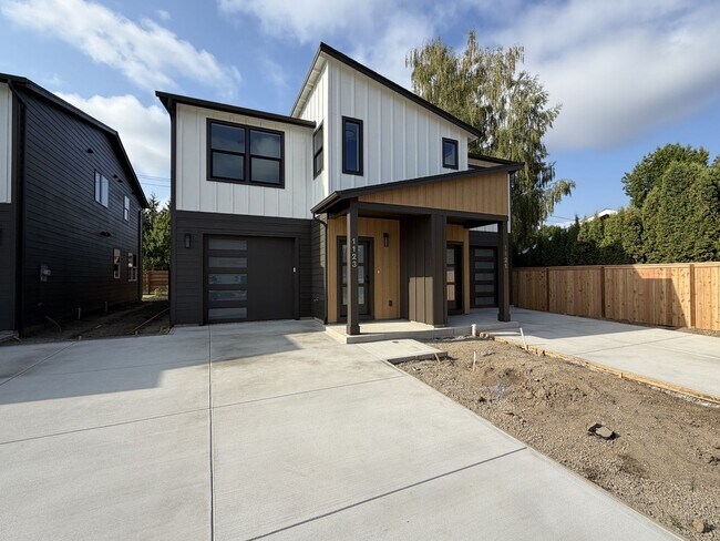 Building Photo - 1121 Sally Ln