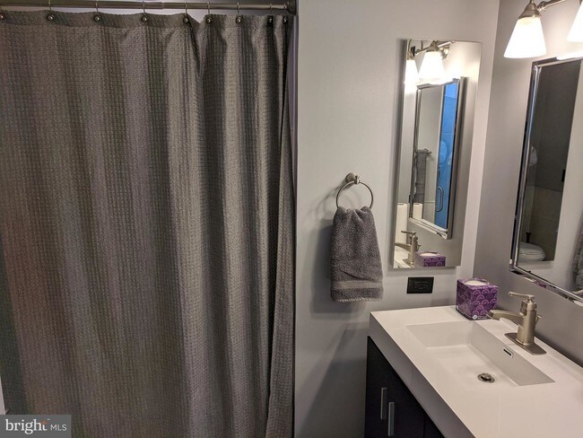 Building Photo - 10 E Lee St