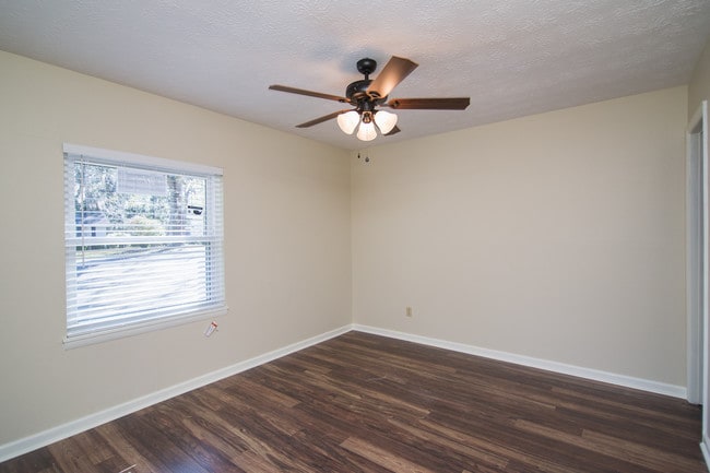 Building Photo - 1536 Coombs Dr