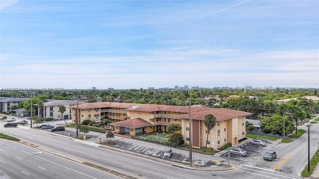 Building Photo - 1050 E Sample Rd