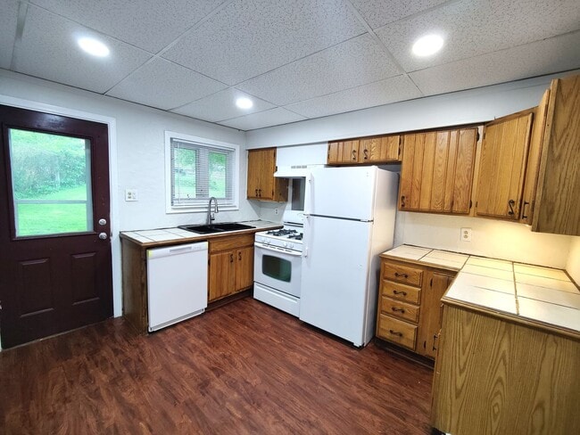 Building Photo - *Recently Updated 2BD/1.5BA Duplex Availab...