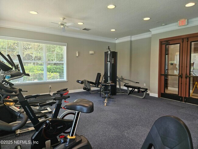Building Photo - 8252 Hedgewood Dr