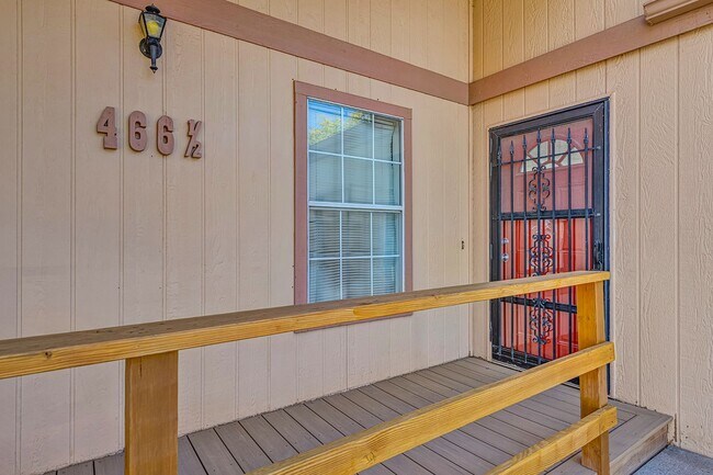 Building Photo - 466 1/2 Carson Lake Dr