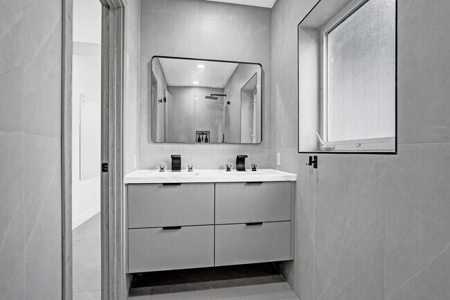 Building Photo - 6700 E Tropical Way