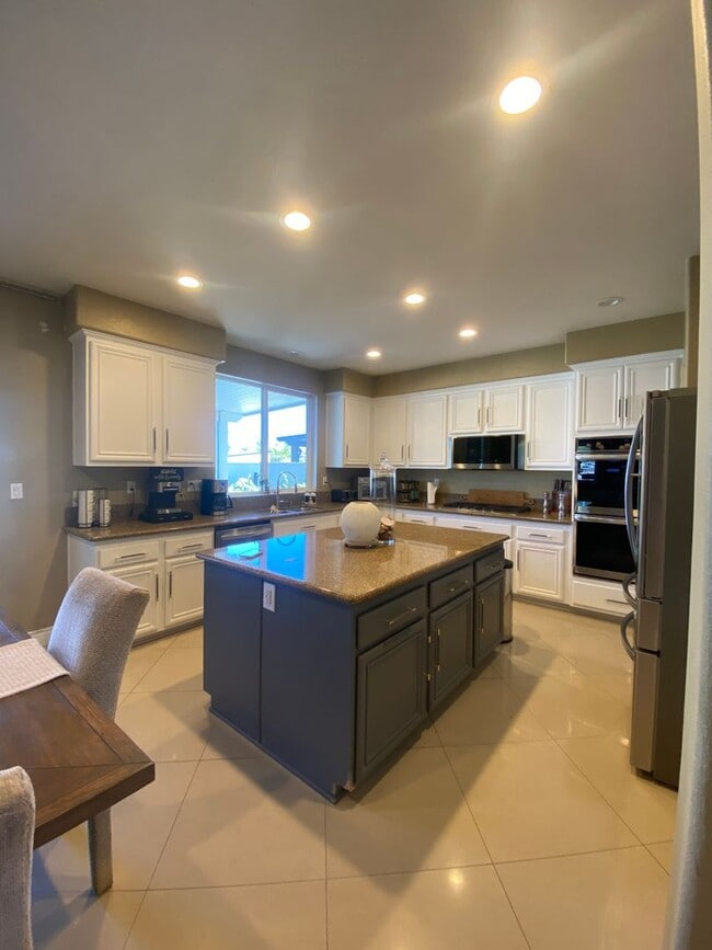 Building Photo - 14660 Meadowsweet Dr