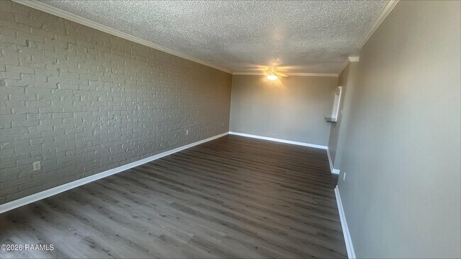 Building Photo - 3101 Highland Rd