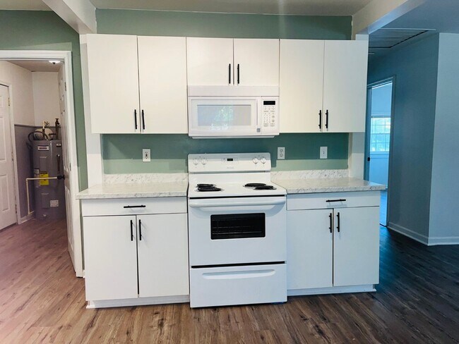 Building Photo - ***MOVE IN SPECIAL - $500 OFF 1ST MONTHS R...