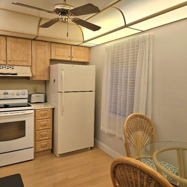 Building Photo - 200 SE 5th Ave