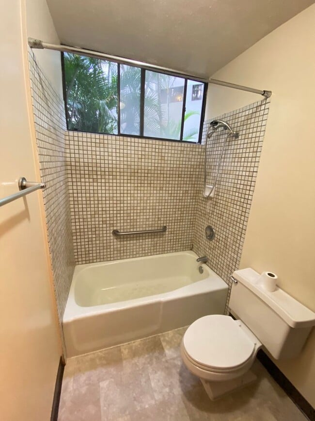 Building Photo - Windward Cove in Kailua