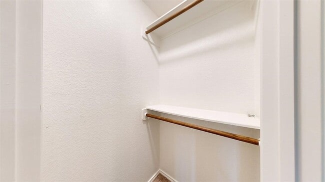 Building Photo - 803 Meadow Brook Dr