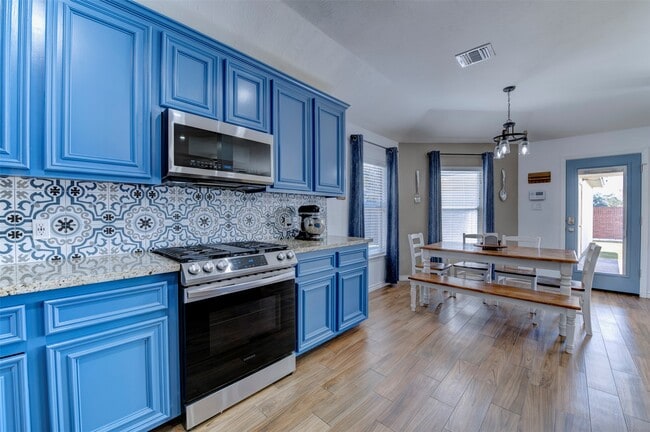 Building Photo - 1423 Sand Lake Ln