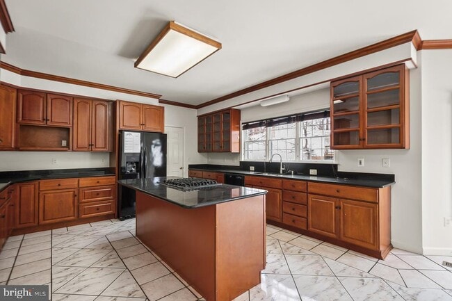 Building Photo - 8330 Westchester Dr