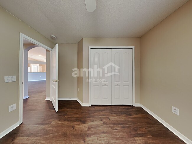 Building Photo - 12515 Lake Vista Dr